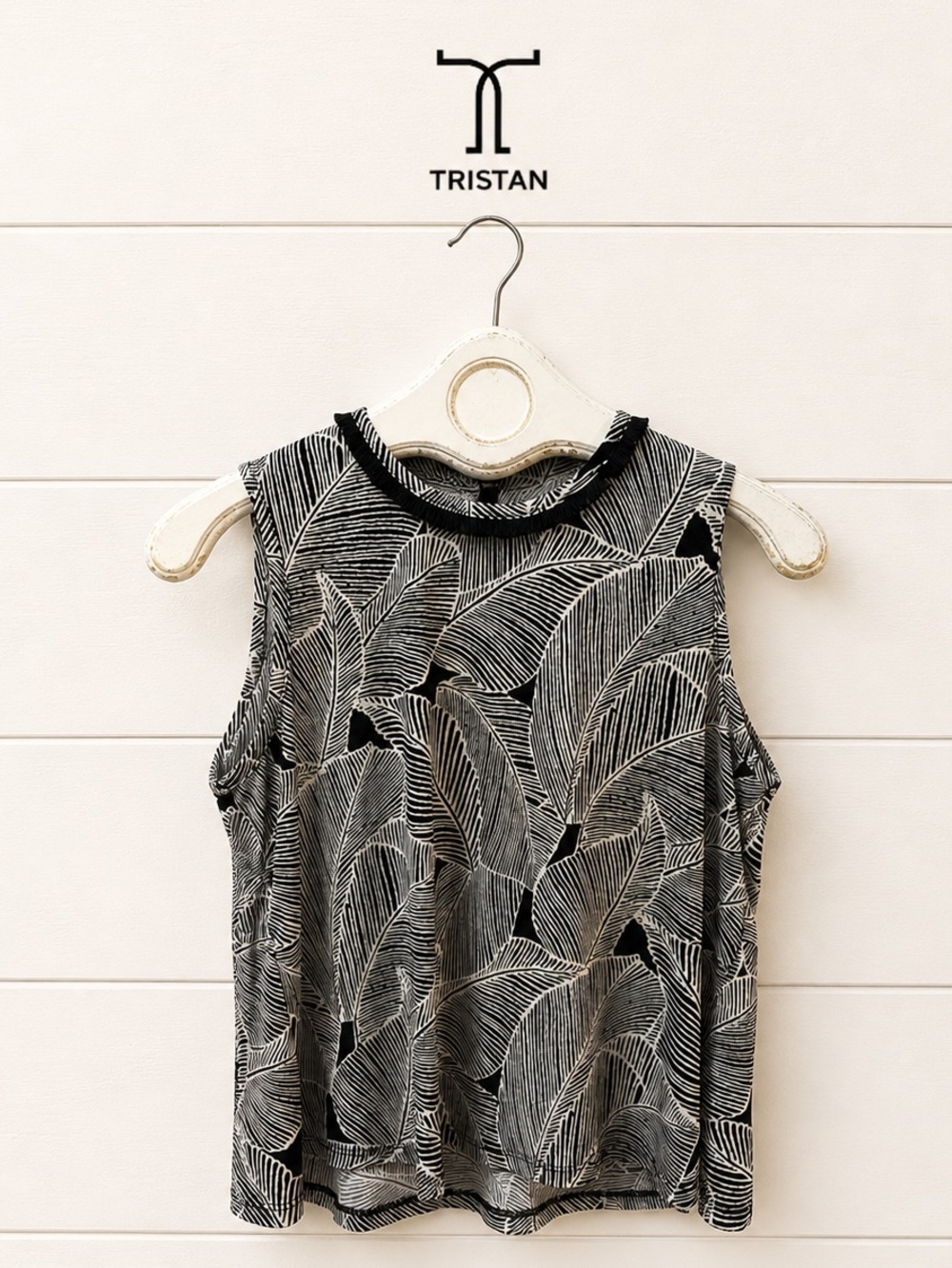 TRISTAN Black & White Leaf Print Sleeveless Blouse Size L